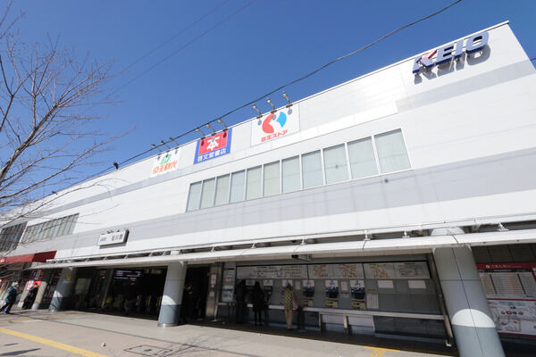 京王線「つつじヶ丘」駅は、徒歩3分。