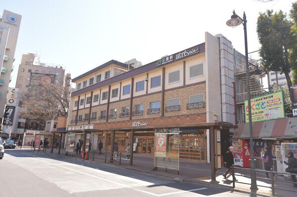 中央本線「三鷹」駅まで約80m（徒歩1分）。