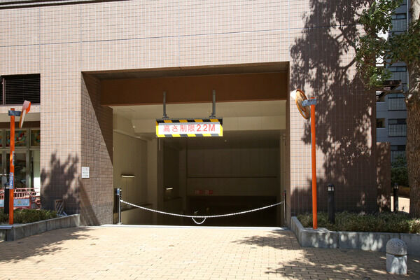 駐車場は敷地内に設置されています。 駐車場は敷地内に設置されています。