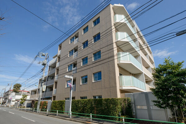 【パークホームズつつじヶ丘】L型配棟により住まいの南面採光を実現。部屋は豊かな陽光に包まれます。