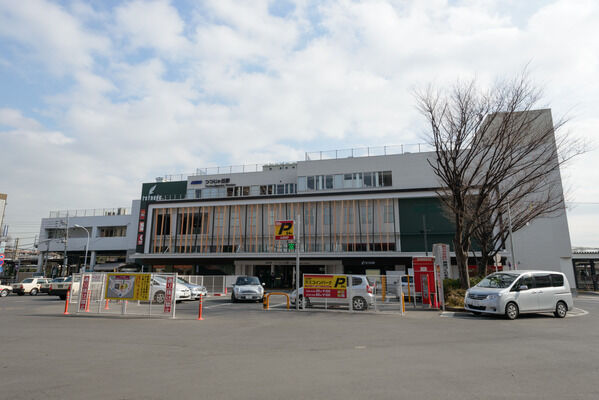 京王線「つつじヶ丘」駅から徒歩3分。 京王線「つつじヶ丘」駅から徒歩3分。