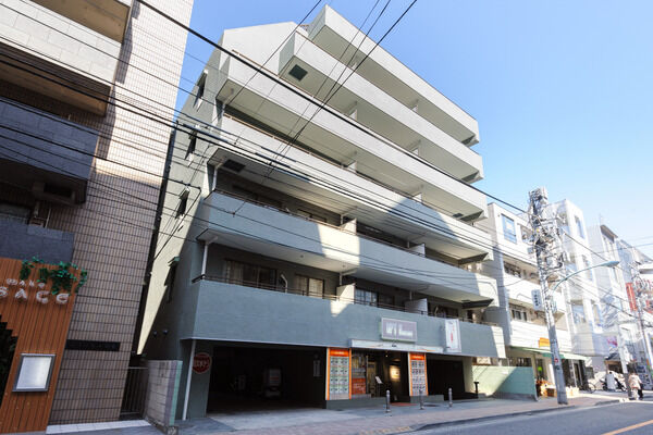 【パークノヴァ調布】閑静な街並みに佇む瀟洒な外観。 【パークノヴァ調布】閑静な街並みに佇む瀟洒な外観。