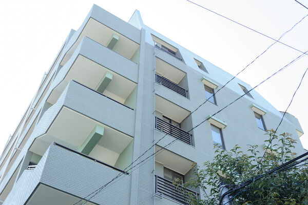 【パークノヴァ調布】青空に映えて輝くような外観。住むほどに愛着が深まります。 【パークノヴァ調布】青空に映えて輝くような外観。住むほどに愛着が深まります。