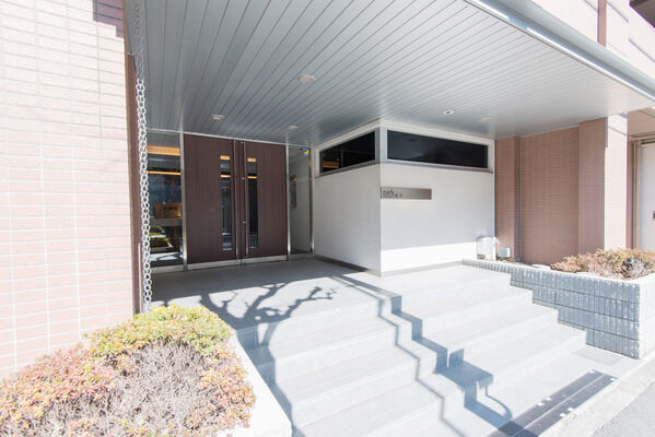 【パークホームズ鶴川】ダブルオートロックや抜き取り防止メールボックスなど安全性への配慮が光ります。		