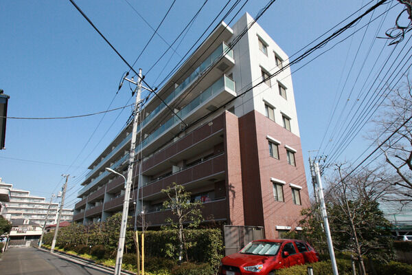 【パークホームズ久米川】角地のため、建物が接していないので開放的。プライバシー感も充分です。		 【パークホームズ久米川】角地のため、建物が接していないので開放的。プライバシー感も充分です。