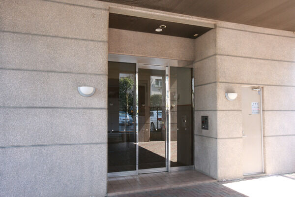 エントランス棟２階にはコミニュケーションの場として集会室を設置。		