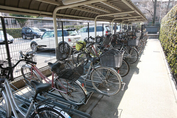 自転車置き場は122台を用意しています。		