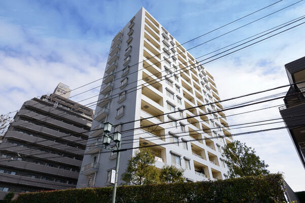 【国分寺南町パークホームズ】通風と採光にこだわり、高い居住性を追求。眺望も魅力です。		