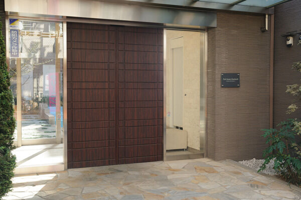 エントランスの先には、多目的スペースを設置。