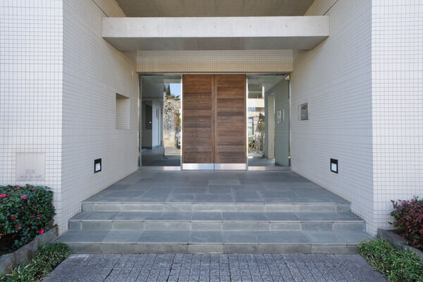 風格あるエントランスが、家族を出迎えます。		