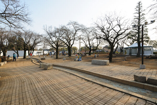 子供たちが安心して遊べる「谷保第四公園」まで約1,500ｍ（徒歩19分）。