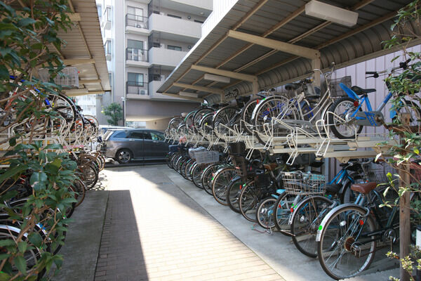 敷地内に設置されている自転車駐輪場は、96台収容。