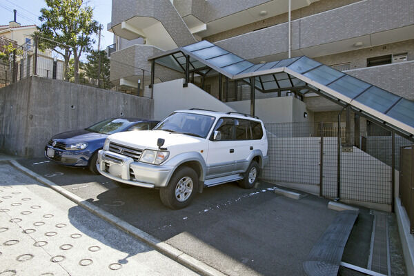 敷地に面している、自動車専用駐車場。		