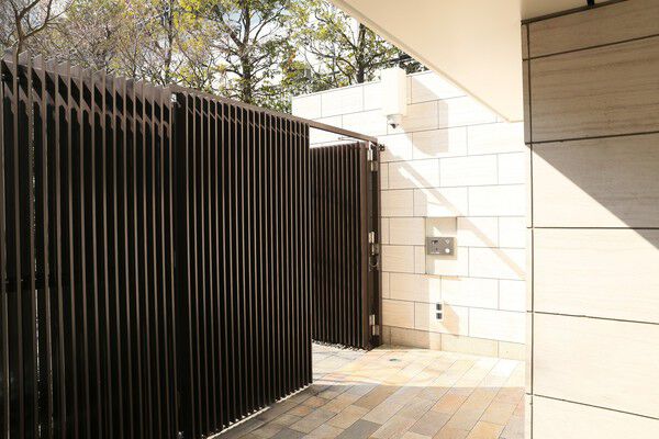 24時間有人管理を基本に、2つのオートロックエリアを設けてセキュリティを強化。		