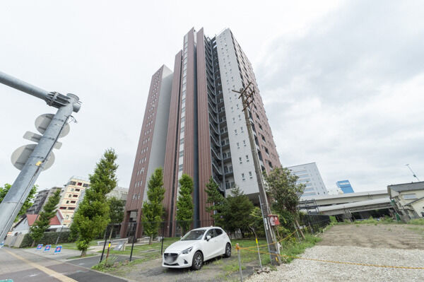 【ライオンズ横浜新子安ハーバーコート】2009年3月竣工、地上18階建の全99戸。