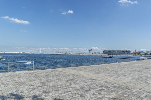 臨港パークより約1,700m(徒歩22分)