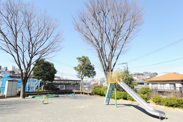 「白幡南町公園」まで、約330m（徒歩5分）。