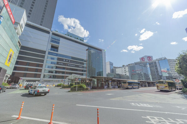 横浜駅より約850m(徒歩11分)