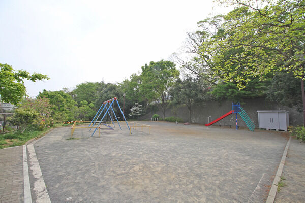 西寺尾三丁目第二公園　現地より約100m