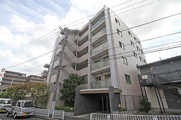 【プラウド横浜岡野公園】2004年10月竣工、鉄筋コンクリート造地上6階建。