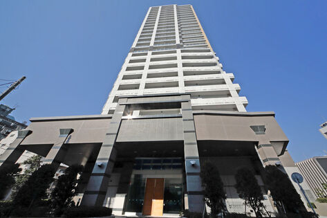 「ヨコハマ デザイン」をコンセプトにしたタワーは、横浜西口のランドマーク。 「ヨコハマ デザイン」をコンセプトにしたタワーは、横浜西口のランドマーク。