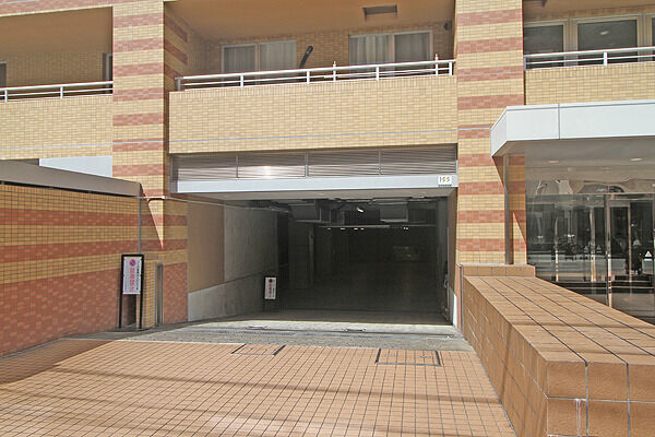 機械式駐車場有。