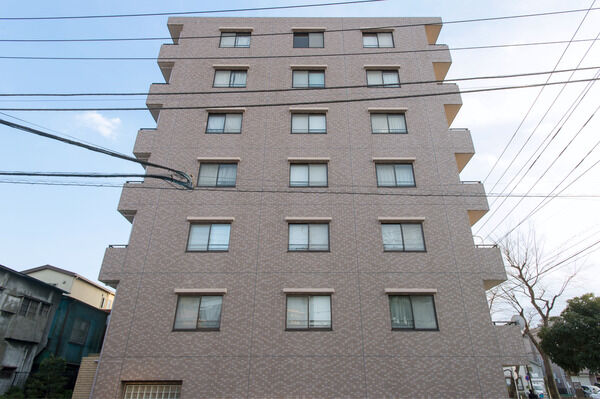 【西横浜パークホームズ】両面バルコニーに加え、満遍なく光を取り込める明るい生活設計。 【西横浜パークホームズ】両面バルコニーに加え、満遍なく光を取り込める明るい生活設計。