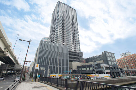 繊細なグラデーションのモノトーンの都会的外観。 繊細なグラデーションのモノトーンの都会的外観。