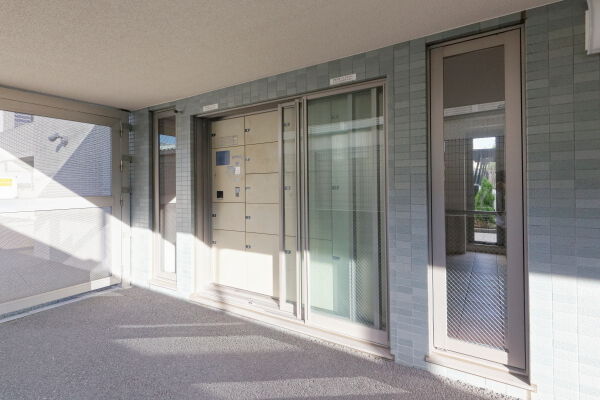 不在時でも宅急便などの荷物を受け取れる宅配ボックス。