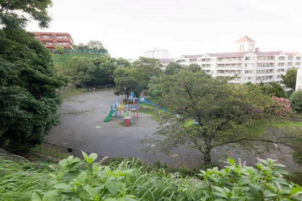 山手見晴らし公園より約500m(徒歩7分)