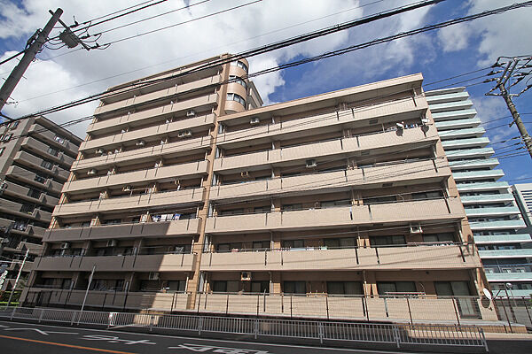 【クリオ横浜高島町壱番館】1997年3月竣工、鉄筋コンクリート造11階建。 【クリオ横浜高島町壱番館】1997年3月竣工、鉄筋コンクリート造11階建。