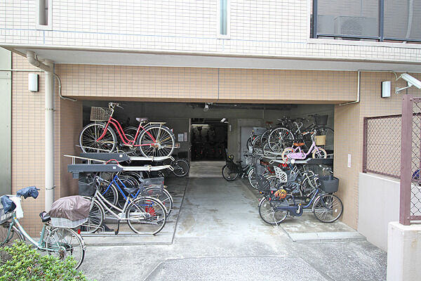 全戸分の自転車を置くスペースを確保。