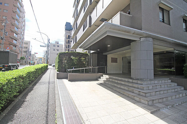 集会室、サンクンガーデン等、住む人の快適な暮らしを演出する共用施設が充実。 集会室、サンクンガーデン等、住む人の快適な暮らしを演出する共用施設が充実。