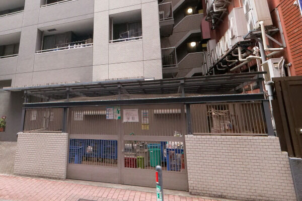 敷地内ゴミ置き場。