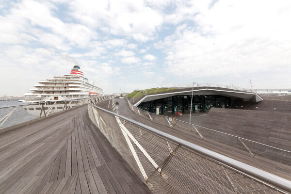 大さん橋より約800m(徒歩10分)