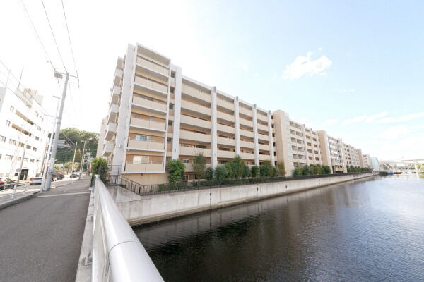 【ライオンズマンション横濱元町キャナリシア】みなとみらい線始発駅「元町・中華街」駅徒歩7分の良好なアクセス。