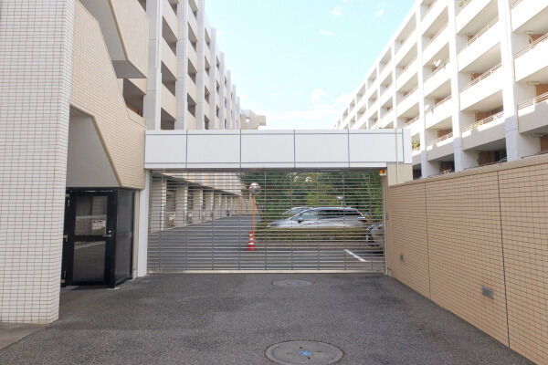 ゆとりある敷地内駐車場。