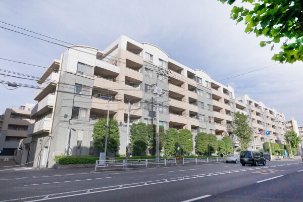 【ライオンズステージ横濱キャナルスクエア】（株）大京分譲、戸田建設（株）施工。