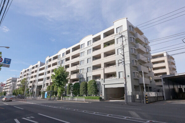 【ライオンズステージ横濱キャナルスクエア】みなとみらい線「元町・中華街」駅 までフラットアプローチ徒歩12分。