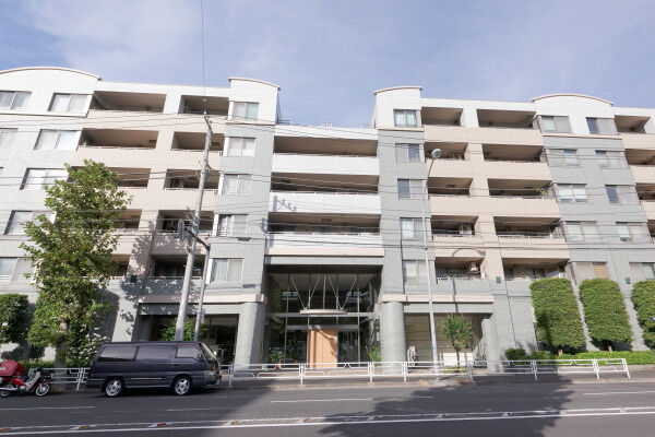 【ライオンズステージ横濱キャナルスクエア】横浜の街に映える、デザイン性の高いオリジナルティ溢れる外観。