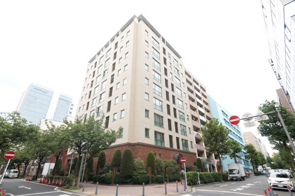 【プラウド横濱関内】関内桜通りと入船通りの交差する、三方角地に立地。