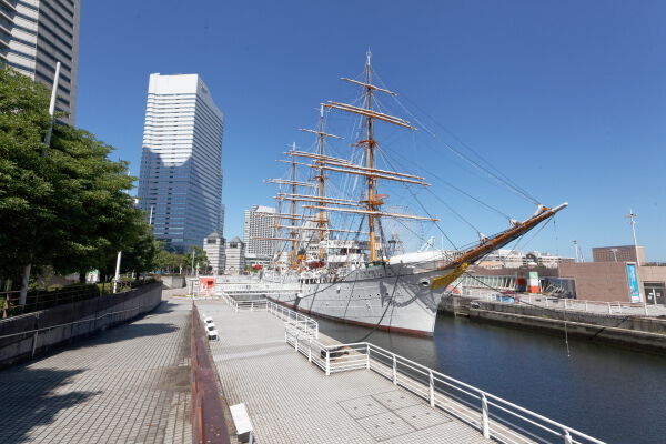 日本丸メモリアルパークより約950m(徒歩12分)