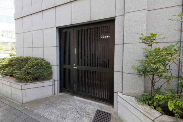 自転車置場には足洗い場が設置されています。