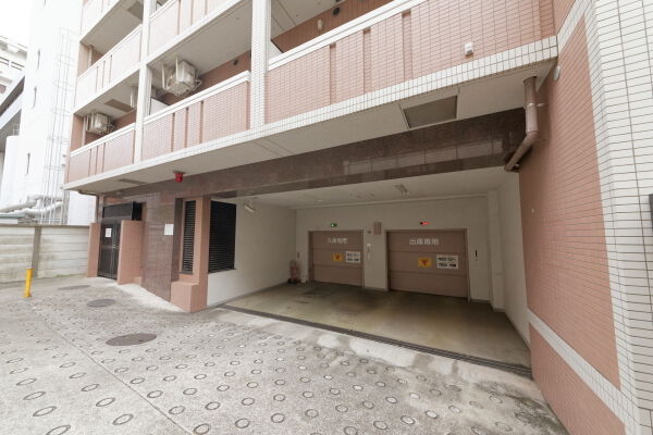 車専用エレベーター2基設置。