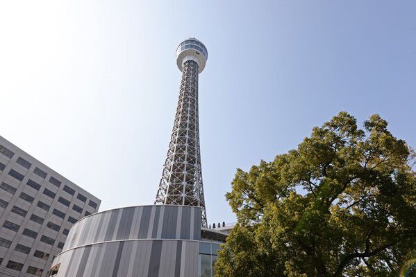 横浜港のシンボル「横浜マリンタワー」まで約400m（徒歩5分）。		