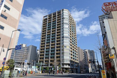 地上20階建て。総戸数156戸のタワーマンション。		 地上20階建て。総戸数156戸のタワーマンション。