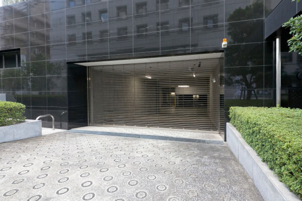 防犯性も高い屋内駐車場。