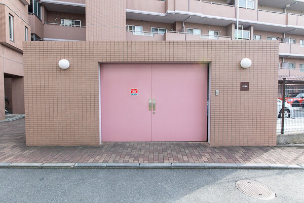 敷地内ゴミ置場。24時間ゴミ出し可能です。