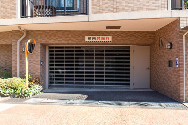 人･車･自転車の動線を完全に分離した安全設計。