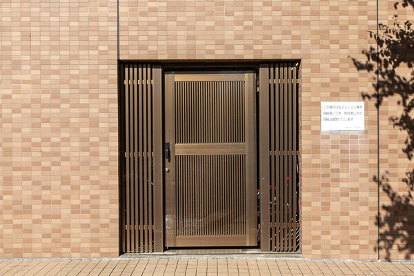 駐輪場は屋内に設置する事によりセキュリティを強化。